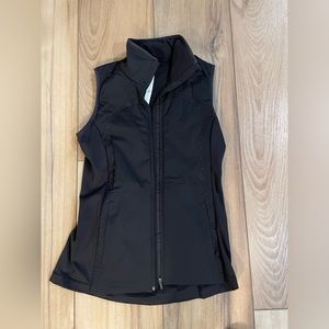 Lululemon Black Zip Up Running Vest - Size 6
